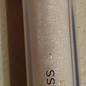 Imayla Shimmering Lip Gloss